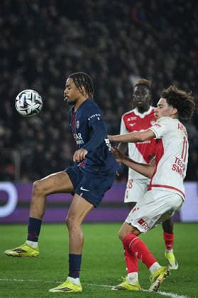 Ligue 1 PSG vs AS Monaco - FA Paris Saint-Germain’s forward Bradley Barcola fights for the ball during the French L1 football match between Paris Saint-Germain and AS Monaco at the Parc des Princes stadium in Paris on March 6, 2026. Photo by Firas Abdullah ABACAPRESS.COM Paris Île-de-France France  Copyright: xAbdullahxFiras ABACAx