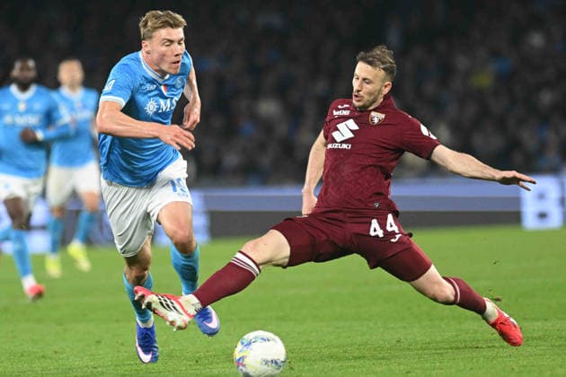 Torino™s Ardian Ismajli challenges for the ball with Napoli™s Rasmus Hojlund during the Serie A soccer match between Napoli and Torino at the Diego Armando Maradona Stadium in Naples, southern italy - Friday , March 06 , 2026. - Soccer .  Copyright: xAlessandroxGarofalo LaPressex