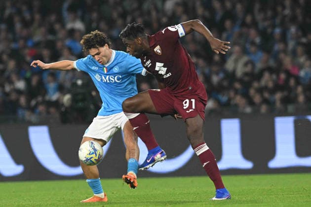 Napoli™s Antonio Vergara challenges for the ball with Torino™s Duvan Zapata during the Serie A soccer match between Napoli and Torino at the Diego Armando Maradona Stadium in Naples, southern italy - Friday , March 06 , 2026. - Soccer .  Copyright: xAlessandroxGarofalo LaPressex