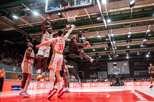 GER, easy Credit Basketball Bundesliga, Fitness First Würzburg Baskets Niners Chemnitz 06 03 2026, tectake ARENA Würzburg, Würzburg, GER, easy Credit Basketball Bundesliga, Fitness First Würzburg Baskets Niners Chemnitz John Edward Newman III Niners Chemnitz, 9 , Alen Pjanic Fitness First Würzburg Baskets 35 Foto Alexander Trienitz Würzburg tectake ARENA Würzburg Bayern Germany
