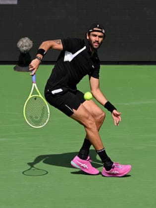 INDIAN WELLS, CA - MARCH 06: Matteo Berrettini (ITA) returns the ball during an ATP, Tennis Herren tennis match during the BNP Paribas Open played on March 6, 2026 at the Indian Wells Tennis Garden in Indian Wells, CA. (Photo by John Cordes Icon Sportswire) TENNIS: MAR 06 BNP Paribas Open EDITORIAL USE ONLY Icon506260306023