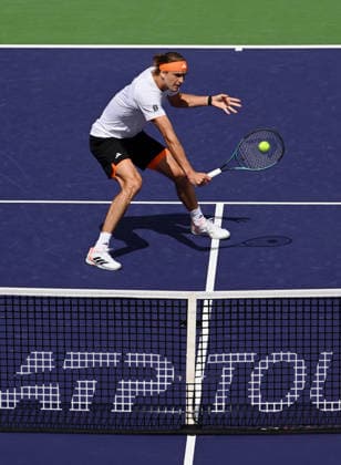 INDIAN WELLS, CA - MARCH 06: Alexander Zverev (GER) returns the ball near the net during an ATP, Tennis Herren tennis match during the BNP Paribas Open played on March 6, 2026 at the Indian Wells Tennis Garden in Indian Wells, CA. (Photo by John Cordes Icon Sportswire) TENNIS: MAR 06 BNP Paribas Open EDITORIAL USE ONLY Icon506260306026