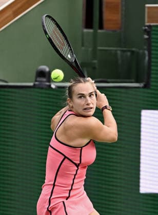 INDIAN WELLS, CA - MARCH 06: Aryna Sabalenka (RUS) gets ready to hit the ball during a WTA, Tennis Damen tennis match during the BNP Paribas Open played on March 6, 2026 at the Indian Wells Tennis Garden in Indian Wells, CA. (Photo by John Cordes Icon Sportswire) TENNIS: MAR 06 BNP Paribas Open EDITORIAL USE ONLY Icon506260306045