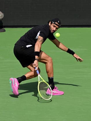 INDIAN WELLS, CA - MARCH 06: Matteo Berrettini (ITA) returns the ball during an ATP, Tennis Herren tennis match during the BNP Paribas Open played on March 6, 2026 at the Indian Wells Tennis Garden in Indian Wells, CA. (Photo by John Cordes Icon Sportswire) TENNIS: MAR 06 BNP Paribas Open EDITORIAL USE ONLY Icon506260306022
