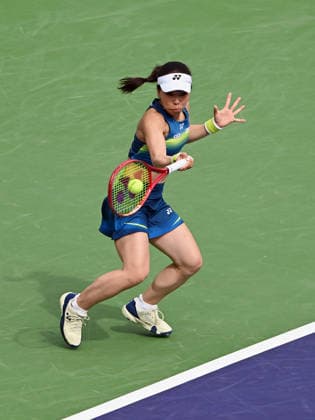 INDIAN WELLS, CA - MARCH 06: Himeno Sakatsume (JPN) returns the ball during a WTA, Tennis Damen tennis match during the BNP Paribas Open played on March 6, 2026 at the Indian Wells Tennis Garden in Indian Wells, CA. (Photo by John Cordes Icon Sportswire) TENNIS: MAR 06 BNP Paribas Open EDITORIAL USE ONLY Icon506260306053