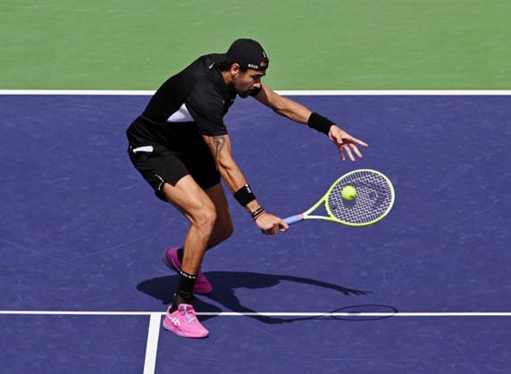 INDIAN WELLS, CA - MARCH 06: Matteo Berrettini (ITA) returns the ball near the net during an ATP, Tennis Herren tennis match during the BNP Paribas Open played on March 6, 2026 at the Indian Wells Tennis Garden in Indian Wells, CA. (Photo by John Cordes Icon Sportswire) TENNIS: MAR 06 BNP Paribas Open EDITORIAL USE ONLY Icon506260306002