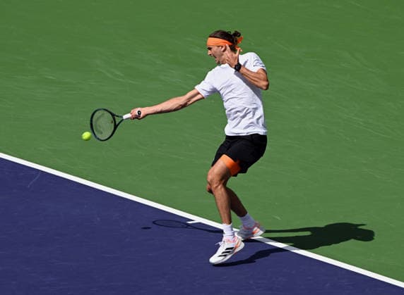 INDIAN WELLS, CA - MARCH 06: Alexander Zverev (GER) returns the ball during an ATP, Tennis Herren tennis match during the BNP Paribas Open played on March 6, 2026 at the Indian Wells Tennis Garden in Indian Wells, CA. (Photo by John Cordes Icon Sportswire) TENNIS: MAR 06 BNP Paribas Open EDITORIAL USE ONLY Icon506260306015