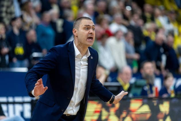 Oldenburg, Lower Saxony, DEU, 06 03 2026, Head Coach Marko Stankovic Telekom Baskets Bonn EWE Baskets Oldenburg vs Telekom Baskets Bonn Basketball 1 Basketball Bundesliga Season 2025 2026, 22 Matchday, Grosse EWE Arena EWE Baskets Oldenburg vs Telekom Baskets Bonn www.andreas-burmann.de