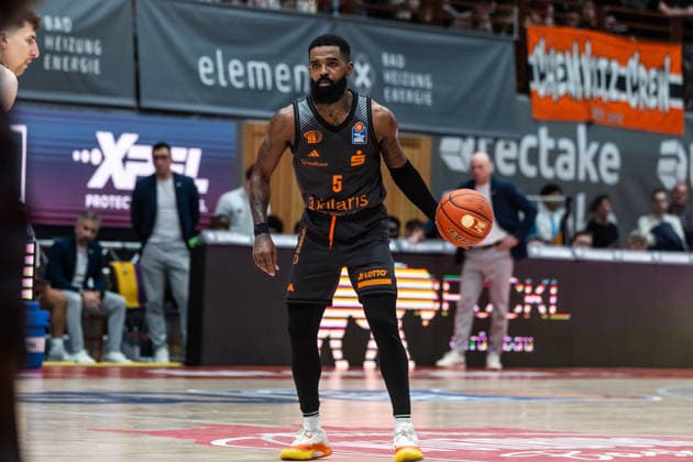 GER, easy Credit Basketball Bundesliga, Fitness First Würzburg Baskets Niners Chemnitz 06 03 2026, tectake ARENA Würzburg, Würzburg, GER, easy Credit Basketball Bundesliga, Fitness First Würzburg Baskets Niners Chemnitz Corey Davis Jr Niners Chemnitz, 5 Photo Alexander Trienitz Würzburg tectake ARENA Würzburg Bayern Germany
