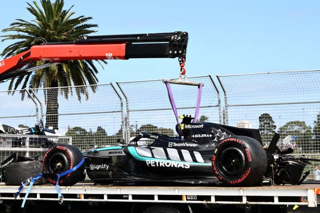2026 AUSTRALIAN F1 GRAND PRIX, The damaged car of Kimi Antonelli of Mercedes is towed from the track during a Free Practice Session Three as part of the 2026 Australian Grand Prix at Albert Park Circuit in Melbourne, Saturday, March 7, 2026. ( NO ARCHIVING, EDITORIAL USE ONLY MELBOURNE VICTORIA AUSTRALIA  Copyright: xJOELxCARRETTx 20260307191240566577