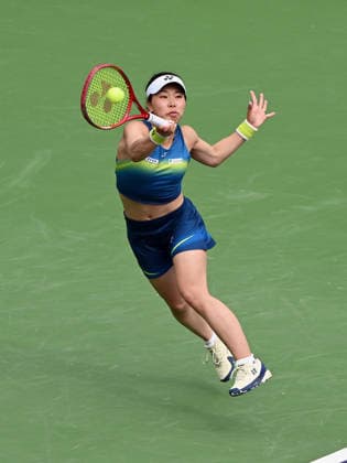 INDIAN WELLS, CA - MARCH 06: Himeno Sakatsume (JPN) returns the ball during a WTA, Tennis Damen tennis match during the BNP Paribas Open played on March 6, 2026 at the Indian Wells Tennis Garden in Indian Wells, CA. (Photo by John Cordes Icon Sportswire) TENNIS: MAR 06 BNP Paribas Open EDITORIAL USE ONLY Icon506260306055