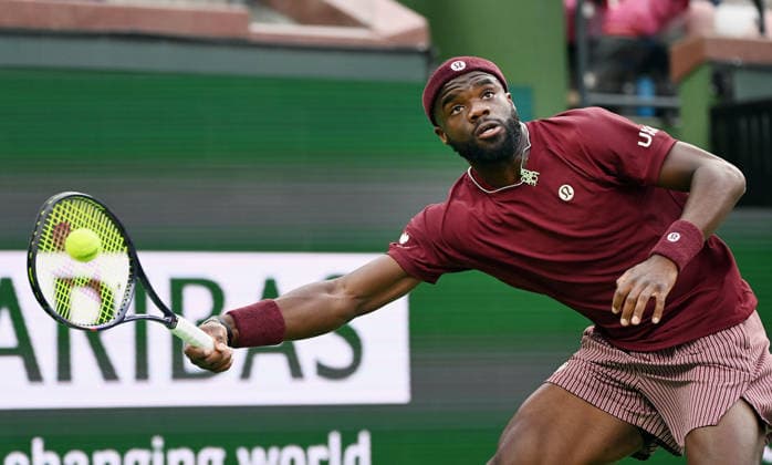 INDIAN WELLS, CA - MARCH 06: Frances Tiafoe (USA) returns the ball during an ATP, Tennis Herren tennis match during the BNP Paribas Open played on March 6, 2026 at the Indian Wells Tennis Garden in Indian Wells, CA. (Photo by John Cordes Icon Sportswire) TENNIS: MAR 06 BNP Paribas Open EDITORIAL USE ONLY Icon506260306072