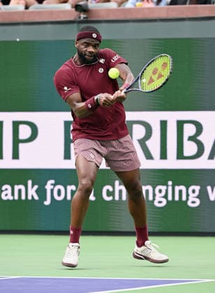 INDIAN WELLS, CA - MARCH 06: Frances Tiafoe (USA) returns the ball during an ATP, Tennis Herren tennis match during the BNP Paribas Open played on March 6, 2026 at the Indian Wells Tennis Garden in Indian Wells, CA. (Photo by John Cordes Icon Sportswire) TENNIS: MAR 06 BNP Paribas Open EDITORIAL USE ONLY Icon506260306082