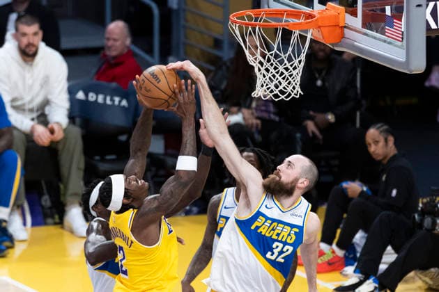 March 6, 2026, Los Angeles, California, USA: Indiana PacersÃ¢â‚¬â ¢ Jay Huff (32) blocks a shot by Los Angeles LakersÃ¢â‚¬â ¢ Jarred Vanderbilt (2) during an NBA, Basketball Herren, USA basketball game at Crypto.com Arena on Friday, March 6, 2026 in Los Angeles. NBA 2026: Pacers Vs Lakers  - ZUMAc68_ 20260306_zaf_c68_030 Copyright: xRingoxChiux