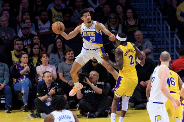 March 6, 2026, Los Angeles, California, USA: Ben Sheppard 26 of the Indiana Pacers leaps to pass the ball in bounds during their regular season NBA, Basketball Herren, USA game against the Los Angeles Lakers on Friday March 6, 2026 at Crypto.com Arena in Los Angeles, California. ARIANA RUIZ PI Los Angeles USA - ZUMAp124 20260306_zaa_p124_011 Copyright: xArianaxRuizx
