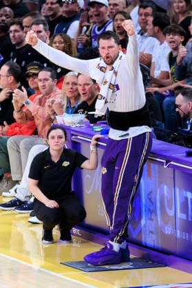 March 6, 2026, Los Angeles, California, USA: Luka Doncic 77 of the Los Angeles Lakers celebrates on the sideline during their regular season NBA, Basketball Herren, USA game against the Indiana Pacers on Friday March 6, 2026 at Crypto.com Arena in Los Angeles, California. ARIANA RUIZ PI Lakers Vs. Pacers  - ZUMAp124 20260306_zaa_p124_019 Copyright: xArianaxRuizx