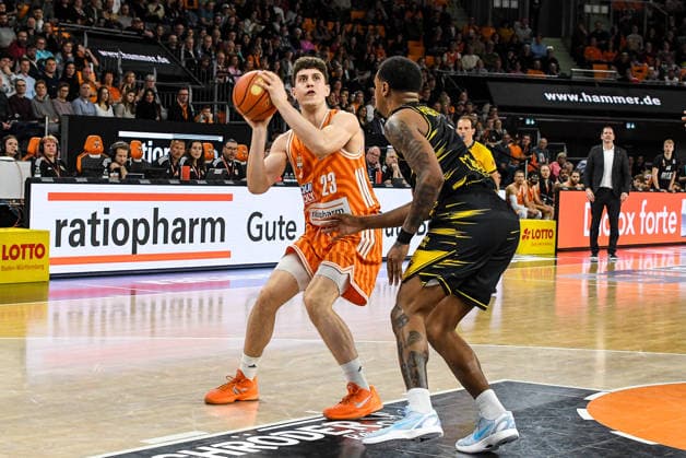 GER, BBL, ratiopharm Ulm vs MHP Riesen Ludwigsburg 06 03 2026, ratiopharm arena, Neu Ulm, GER, BBL, ratiopharm Ulm vs MHP Riesen Ludwigsburg, in the picture Diego Garavaglia Ulm, 23 , Elijah Hughes Ludwigsburg, 7 nordphotoxGmbHx xHafner nph00200