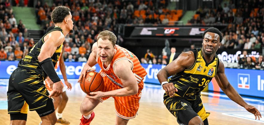 GER, BBL, ratiopharm Ulm vs MHP Riesen Ludwigsburg 06 03 2026, ratiopharm arena, Neu Ulm, GER, BBL, ratiopharm Ulm vs MHP Riesen Ludwigsburg, in the picture Christian Sengfelder Ulm, 43 , Maxwell Dongmo Temoka Ludwigsburg, 39 nordphotoxGmbHx xHafner nph00200
