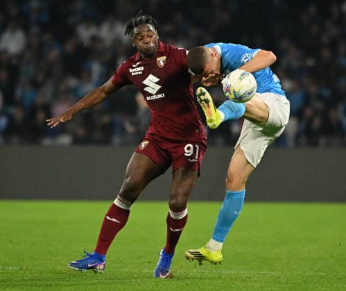 (260307) -- NAPLES, March 7, 2026 -- Napoli s Alessandro Buongiorno (R) vies with Torino s Duvan Zapata during a Serie A football match between Napoli and Torino in Naples, Italy, March 6, 2026. (Photo by Xinhua) (SP)ITALY-NAPLES-FOOTBALL-SERIE A-NAPOLI VS TORINO AlbertoxLingria 