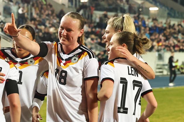 Germany U23 womens international match, Germany vs. Belgium at the Lohrheidestadion in Bochum Wattenscheid, 06 03 2026 Luca Birkholz Germany U23,18 and Nastassja Lein Germany U23,17 cheering after the goal for Germany Copyright: xSümeyyexAkcöltekinx