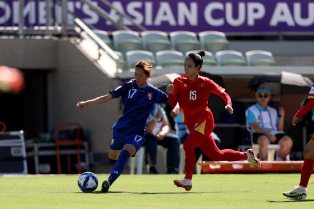 SOCCER ASIAN CUP TAIWAN VIETNAM, Chinese Taipei™s Chen Jin-wen runs with the ball chased by Vietnam™s Tran Thi Duyen during the AFC Women™s Asian Cup Group C match between Taiwan and Vietnam at HBF Park in Perth, Saturday, March 7, 2026. ( NO ARCHIVING, EDITORIAL USE ONLY PERTH WESTERN AUSTRALIA AUSTRALIA  Copyright: xCOLINxMURTYx 20260307167775002476