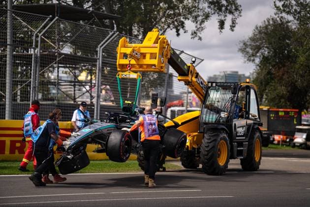 March 7, 2026, Melbourne, Victoria, Australia: Marshalls crane away the wreckage of (12) KIMI ANTONELLI - (ITA) - Mercedes-AMG PETRONAS Formula One Team - Mercedes W17 after it crashed at turn 2 on Saturday at the Formula 1 Qatar Airways Australian Grand Prix 2026. Melbourne Australia - ZUMAf186 20260307_zsp_f186_044 Copyright: xJamesxForresterx