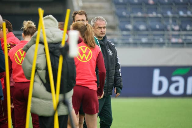 Stavanger, Norway 06 March 2026 Final training of the German womens national soccer team at the Lyse Stadium in Stavanger, Norway, before the World Cup qualifying match against the Norwegian womens national team In the picture national coach Christian Wück Wueck Germany at the final training in Stavanger, Norway Copyright: HMBxMedia MadeleinexFantini