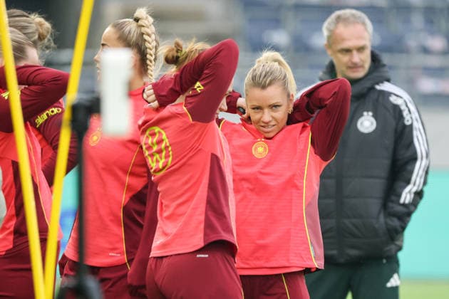Stavanger, Norway 06 March 2026 Final training of the German womens national soccer team at the Lyse Stadium in Stavanger, Norway, before the World Cup qualifying match against the Norwegian womens national team In the picture Linda Dallmann Germany at the final training in Stavanger, Norway Copyright: HMBxMedia MadeleinexFantini