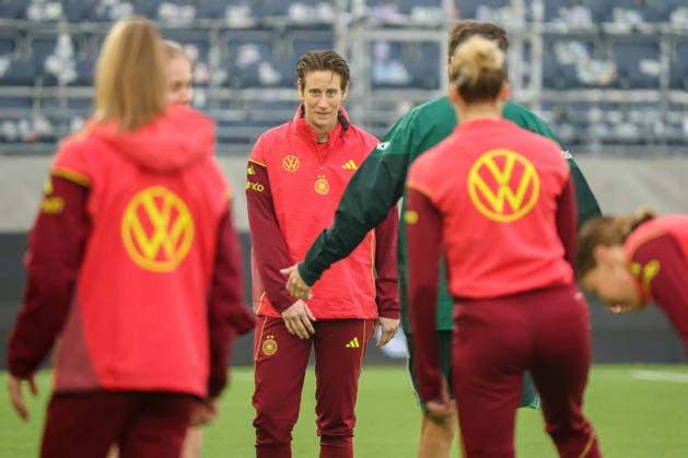 Stavanger, Norway 06 March 2026 Final training of the German womens national soccer team at the Lyse Stadium in Stavanger, Norway, before the World Cup qualifying match against the Norwegian womens national team In the picture goalkeeper Ann Katrin Berger Germany at the final training in Stavanger, Norway Copyright: HMBxMedia MadeleinexFantini