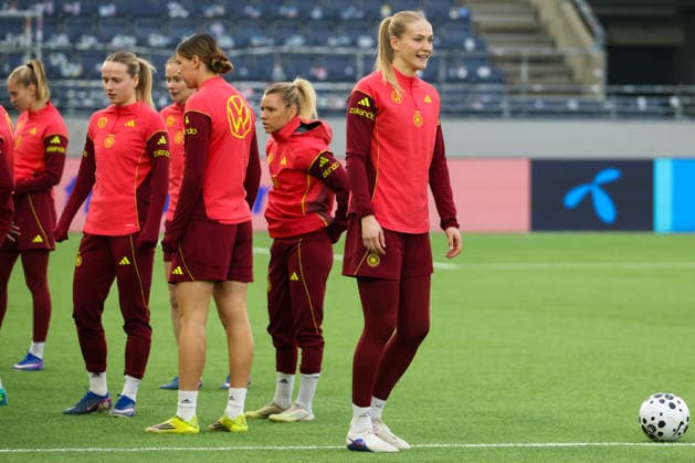 Stavanger, Norway 06 March 2026 Final training of the German womens national soccer team at the Lyse Stadium in Stavanger, Norway, before the World Cup qualifying match against the Norwegian womens national team In the picture from left Franziska Kett Germany , Larissa Mühlhaus Muehlhaus Germany , Linda Dallmann Germany and Camilla Küver Kuever Germany at the final training in Stavanger, Norway Copyright: HMBxMedia MadeleinexFantini