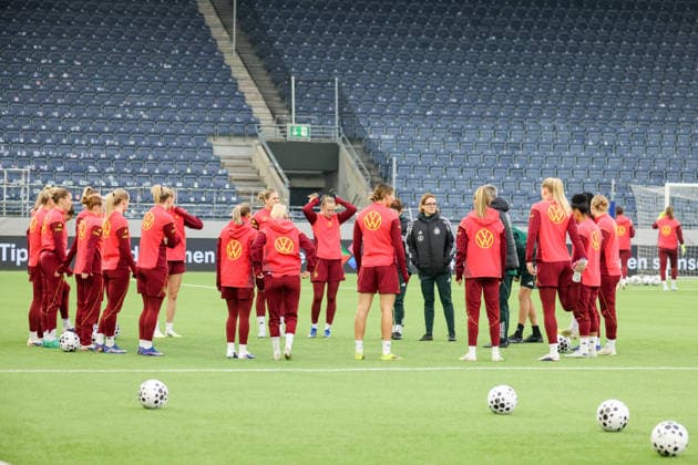 Stavanger, Norway 06 March 2026 Final training of the German national womens soccer team at the Lyse Stadium in Stavanger, Norway, before the World Cup qualifying match against the Norwegian national womens team In the picture The players of the German national womens soccer team at the final training in Stavanger, Norway Copyright: HMBxMedia MadeleinexFantini