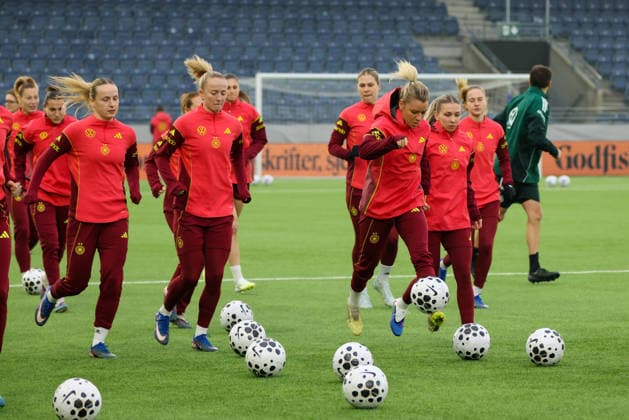 Stavanger, Norway 06 March 2026 Final training of the German national womens soccer team at the Lyse Stadium in Stavanger, Norway, before the World Cup qualifying match against the Norwegian national womens team In the picture The players of the German national womens soccer team at the final training in Stavanger, Norway Copyright: HMBxMedia MadeleinexFantini