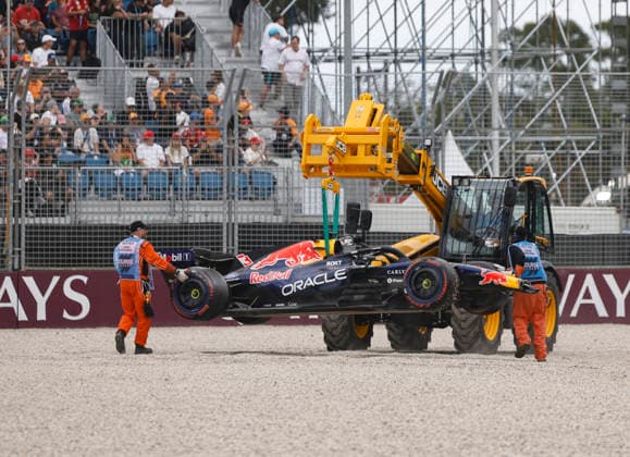 (260307) -- MELBOURNE, March 7, 2026 -- Marshals remove the car of Red Bull s Max Verstappen from the track during the qualifying session of the Formula One Australia Grand Prix at Albert Park in Melbourne, Australia, March 7, 2026. ) (SP)AUSTRALIA-MELBOURNE-F1-GRAND PRIX 2026-QUALIFYING MaxPing 