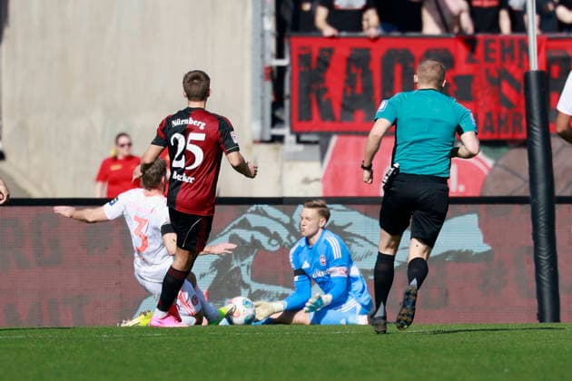 Goalkeeper Jan Reichert 1 FC Nuremberg, 1 r clears against Christopher Lenz Fortuna Düsseldorf Soccer 2 Bundesliga, 1 FC Nuremberg - Fortuna Düsseldorf at the Max Morlock Stadion, Nuremberg, Germany, on March 7, 2026 in action during the 2 Bundesliga match between 1 FC Nuremberg and Fortuna Düsseldorf at the Max Morlock Stadion, Nuremberg, Germany, on March 7, 2026 DFL REGULATIONS PROHIBIT ANY USE OF PHOTOGRAPHS AS IMAGE SEQUENCES AND OR QUASI VIDEO Copyright: HMBxMedia xHeikoxBecker