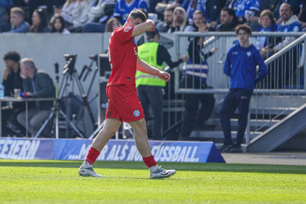07 03 2026, xhettx, Soccer 2 Bundesliga, SV Darmstadt 98 Holstein Kiel v l Marcus Müller KSV Holstein Kiel, 25 must go down with yellow red DFL DFB REGULATIONS PROHIBIT ANY USE OF PHOTOGRAPHS as IMAGE SEQUENCES and or QUASI VIDEO