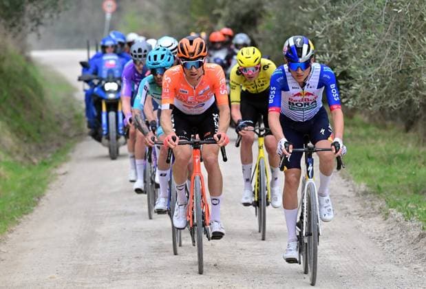 The breakaway group pictured during the men elite Strade Bianche one day cycling race, 203km from and to Siena, Italy on Saturday 07 March 2026. DIRKxWAEM  x166733924x