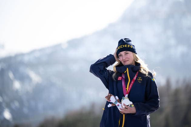 260307 Ebba Arsjö of Sweden with her gold medal at the medal ceremony after the women s para alpine skiing downhill standing during day 1 of the Milano Cortina 2026 Winter Paralympic Games on March 7, 2026 in Cortina. Photo: Maxim Thore BILDBYRAN kod MT MT1009 alpint alpine skiing paralympic games paralympics paralympiska spel paralympiske leker vinter-paralympics winter paralympics milano cortina 2026 milano cortina 2026 winter paralympic games 1 bbeng störtlopp dam jubel *** 260307 Ebba Arsjö of Sweden with her gold medal at the medal ceremony after the women s para alpine skiing downhill standing during day 1 of the Milano Cortina 2026 Winter Paralympic Games on March 7, 2026 in Cortina Photo Maxim Thore BILDBYRAN kod MT MT1009 alpint alpine skiing paralympic games paralympiska spel paralympiske leker vinter paralympics winter paralympics milano cortina 2026 milano cortina 2026 winter paralympic games 1 bbeng störtlopp dam jubel  Copyright: MAXIMxTHORE BB260307MT050