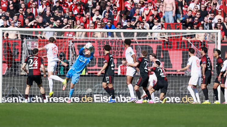 f l n r Goalkeeper Jan Reichert 1 FC Nuremberg, 1 saves a shot from Satoshi Tanaka Fortuna Düsseldorf Football 2 Bundesliga, 1 FC Nuremberg - Fortuna Düsseldorf at the Max Morlock Stadion, Nuremberg, Germany, on March 7, 2026 in action during the 2 Bundesliga match between 1 FC Nuremberg and Fortuna Düsseldorf at the Max Morlock Stadion, Nuremberg, Germany, on March 7, 2026 DFL REGULATIONS PROHIBIT ANY USE OF PHOTOGRAPHS AS IMAGE SEQUENCES AND OR QUASI VIDEO Copyright: HMBxMedia xHeikoxBecker