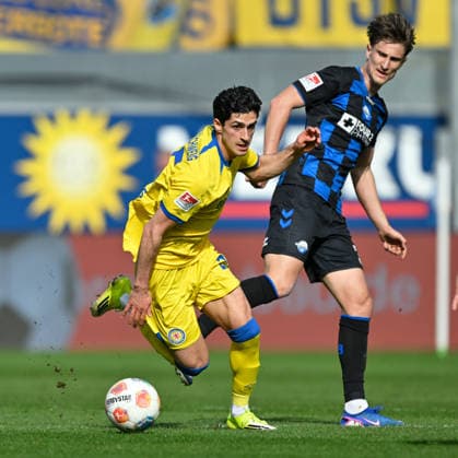 Paderborn, Home Deluxe Arena, 07 03 26, GER, Herren, 2 Bundesliga, Saison 2025 2026, SC Paderborn 07 Eintracht Braunschweig Bild v li im Zweikampf Grant Leon RANOS Braunschweig und Jonah STICKER Paderborn DFL regulations prohibit any use of photographs as image sequences and or quasi video NRW Deutschland