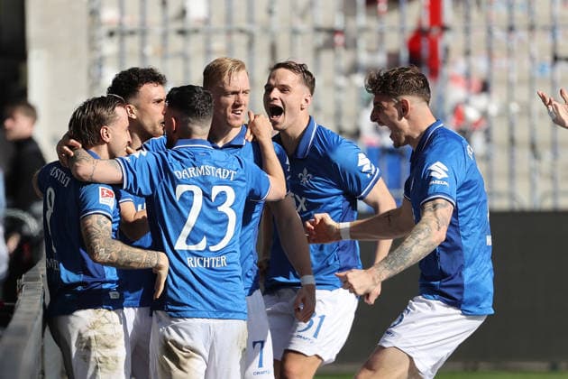 07 03 2026, xtvx, Fußball 2 Bundesliga, SV Darmstadt 98 Holstein Kiel v l Goal scored, Tor zum 1 0 Isac Lidberg SV Darmstadt 98 Torjubel, Goal celebration, celebrate the goal, celebrates scoring DFL DFB REGULATIONS PROHIBIT ANY USE OF PHOTOGRAPHS as IMAGE SEQUENCES and or QUASI VIDEO Darmstadt