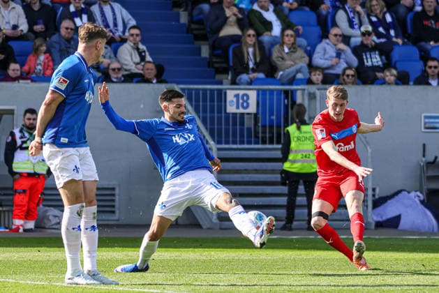 07 03 2026, xhettx, Soccer 2 Bundesliga, SV Darmstadt 98 Holstein Kiel v l Raoul Petretta SV Darmstadt 98, 18 blocks the shot of Alexander Olof Bernhardsson KSV Holstein Kiel, 11 DFL DFB REGULATIONS PROHIBIT ANY USE OF PHOTOGRAPHS as IMAGE SEQUENCES and or QUASI VIDEO