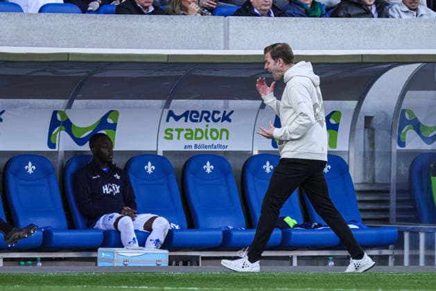 07 03 2026, xhettx, Soccer 2 Bundesliga, SV Darmstadt 98 Holstein Kiel v l Florian Kohlfeldt SV Darmstadt 98, Coach gets upset DFL DFB REGULATIONS PROHIBIT ANY USE OF PHOTOGRAPHS as IMAGE SEQUENCES and or QUASI VIDEO