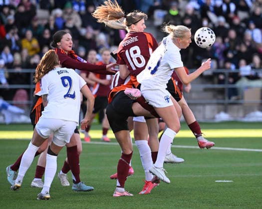 LKS 20260307 Eveliina Summanen of Finland (R) and Santa Vuskane of Latvia (C) fight for ball during World Cup UEFA Women s European Qualifiers League phase football match Finland vs Latvia in Helsinki, Finland on March 7, 2026. Maaria Roth of Finland on the left. - HEIKKI SAUKKOMAA Helsinki Finland dHNx25Fra7E  Copyright: xHeikkixSaukkomaax dHNx25Fra7E