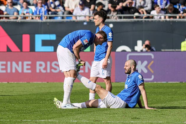 07 03 2026, xhettx, Soccer 2 Bundesliga, SV Darmstadt 98 Holstein Kiel v l Krampf bei Aleksandar Vukotic SV Darmstadt 98, 20 DFL DFB REGULATIONS PROHIBIT ANY USE OF PHOTOGRAPHS as IMAGE SEQUENCES and or QUASI VIDEO