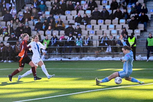 LKS 20260307 Ria Öling of Finland makes her second goal against goalkeeper Elza Strazdina of Latvia during World Cup UEFA Women s European Qualifiers League phase football match Finland vs Latvia in Helsinki, Finland on March 7, 2026. - HEIKKI SAUKKOMAA Helsinki Finland nTE-0b4hVss  Copyright: xHeikkixSaukkomaax nTE-0b4hVss