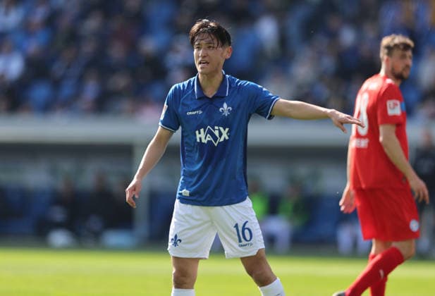 07 03 2026, Soccer 2 Bundesliga, SV Darmstadt 98 Holstein Kiel, emonline, emspor, despor, v l , Hiroki Akiyama SV Darmstadt 98 gives instructions, gesticulates, gesticulate with arms, gives instructions, gesticulate DFL DFB REGULATIONS PROHIBIT ANY USE OF PHOTOGRAPHS AS IMAGE SEQUENCES AND OR QUASI VIDEO xdcx Copyright: HMBxMedia Claus