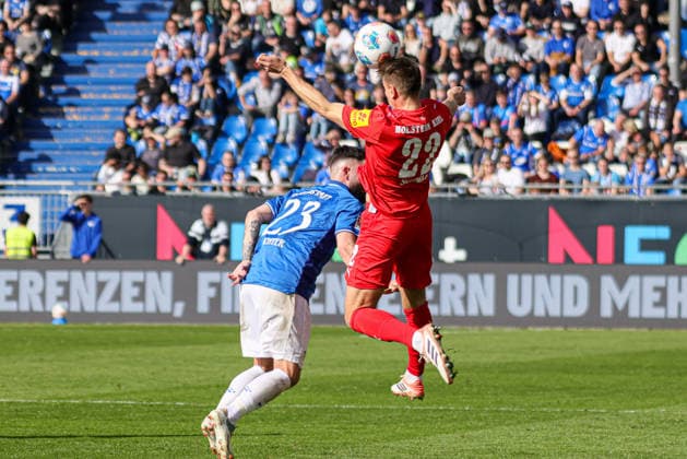 07 03 2026, xhettx, Soccer 2 Bundesliga, SV Darmstadt 98 Holstein Kiel v l Stefan Schwab KSV Holstein Kiel, 22 with the head of Marco Richter SV Darmstadt 98, 23 DFL DFB REGULATIONS PROHIBIT ANY USE OF PHOTOGRAPHS as IMAGE SEQUENCES and or QUASI VIDEO
