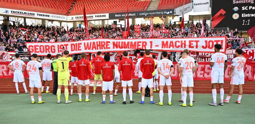 07 03 2026 Soccer Season 2025 2026 2 Soccer Bundesliga 25 Matchday 1 FC Nürnberg FCN Club Fortuna Düsseldorf F95 Sportfoto Zink xwoxzix DFL regulations prohibit any use of photographs as image sequences and or quasi video only for editorial use Mannschaft Team Fortuna vor Fans Fanblock nach Spielende Spruchband GEORG IST DIE WAHRE NUMMER 1 MACH ET JOT Georg Koch