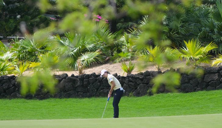 (260307) -- LINGSHUI, March 7, 2026 -- Hwang Youmin of South Korea plays a shot during the third round of the Blue Bay LPGA, Golf Damen golf tournament in Lingshui, south China s Hainan Province, March 7, 2026. ) (SP)CHINA-HAINAN-LINGSHUI-GOLF-BLUE BAY LPGA (CN) YangxGuanyu 