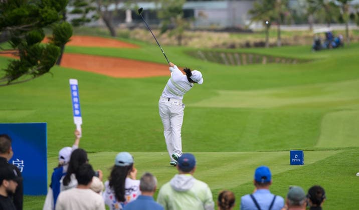 (260307) -- LINGSHUI, March 7, 2026 -- Yin Ruoning of China plays a shot during the third round of the Blue Bay LPGA, Golf Damen golf tournament in Lingshui, south China s Hainan Province, March 7, 2026. ) (SP)CHINA-HAINAN-LINGSHUI-GOLF-BLUE BAY LPGA (CN) YangxGuanyu 